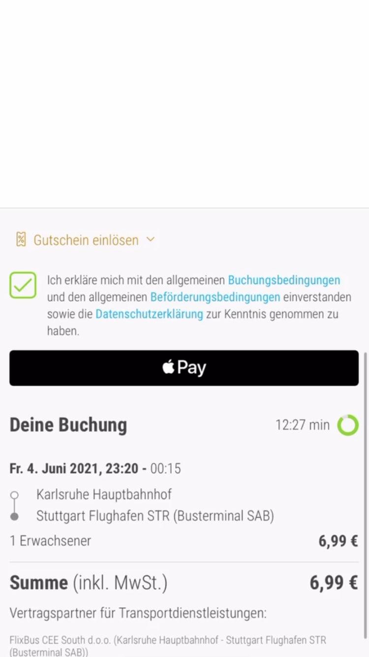 Captura de pantalla que muestra una interfaz de confirmación de reserva móvil con la opción Apple Pay.